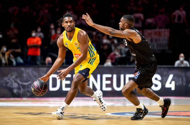 青少年走上 青少年走上